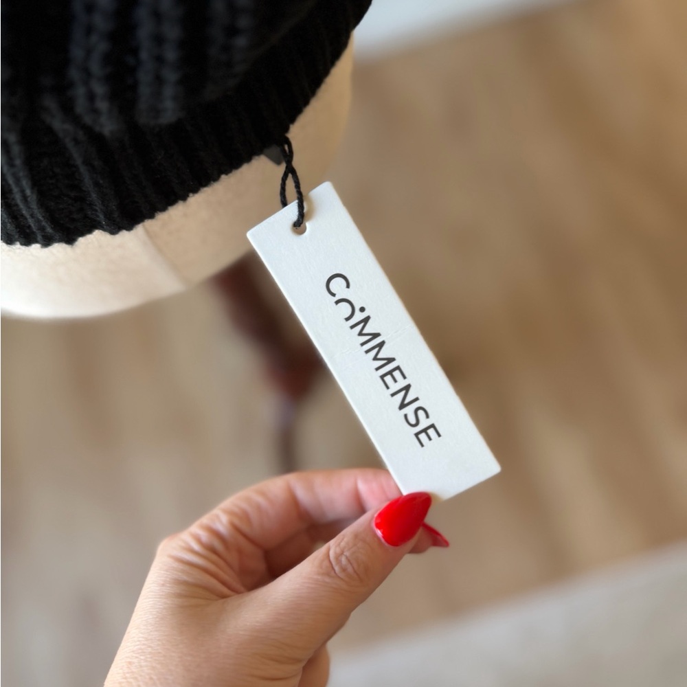 Commense Cozy Black Turtleneck Sweater - Picture 4 of 5